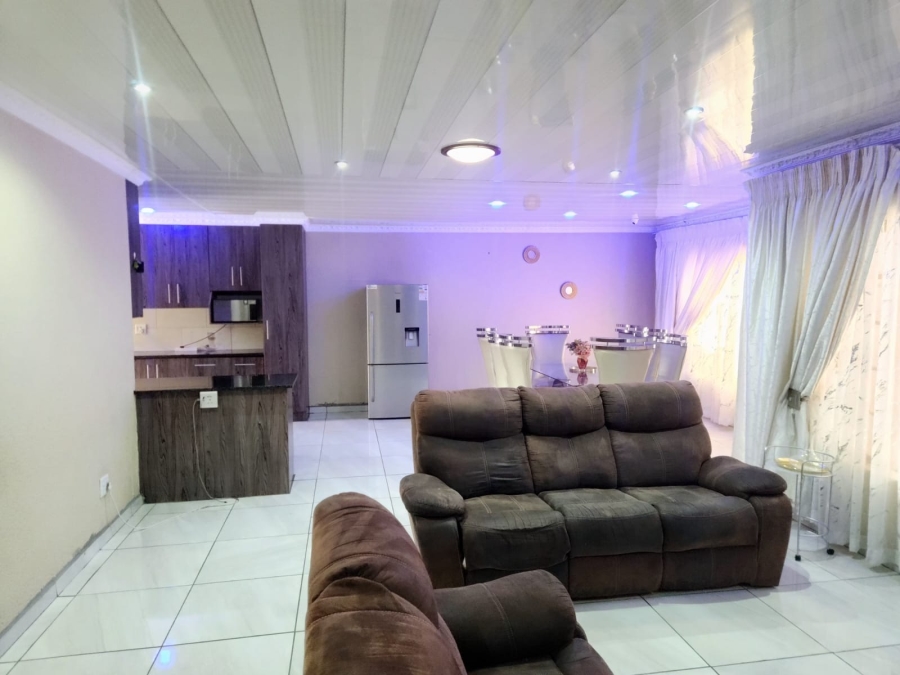 3 Bedroom Property for Sale in Geelhoutpark North West